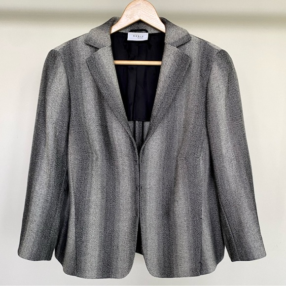 Akris 100% wool striped blazer. 🖤 - Picture 3 of 7